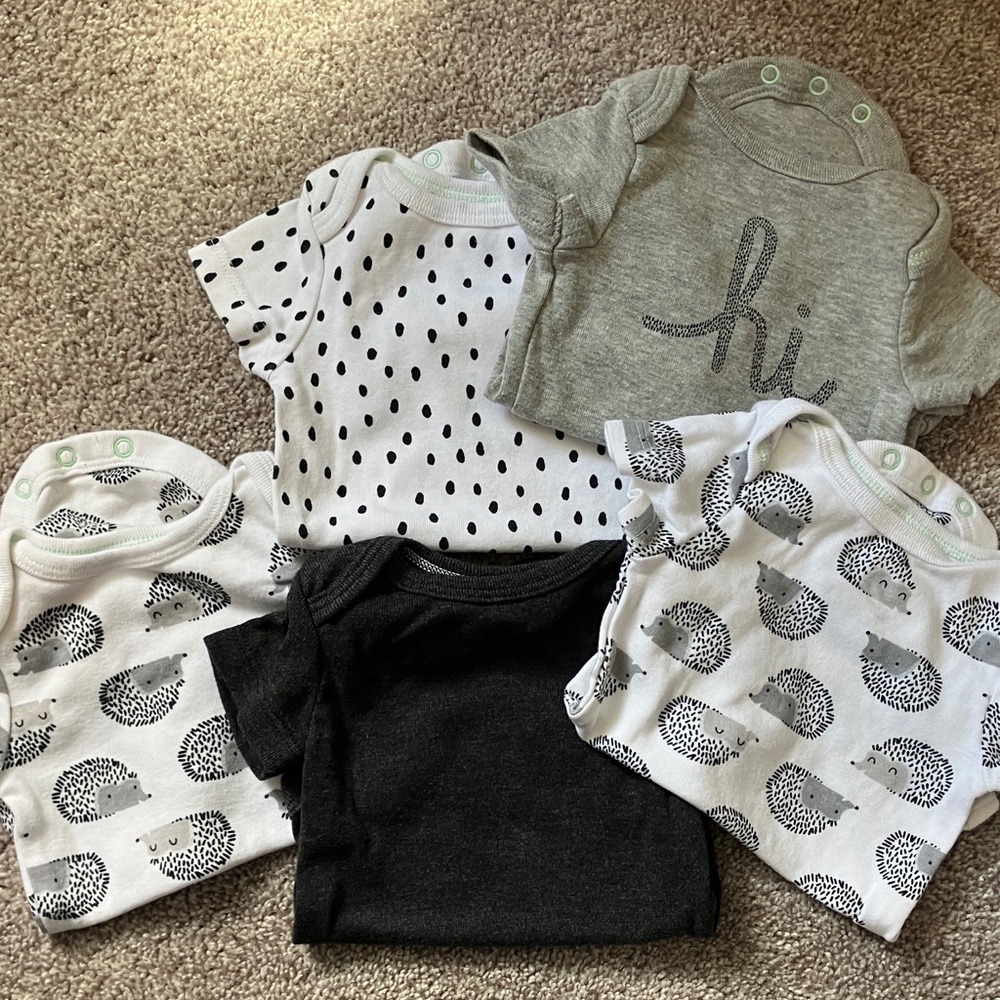 Set of 5 Baby Onesies in Black, Gray, and White